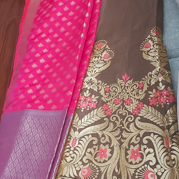 Silk lehega and choli with banarasi dupatta. Size medium. - Picture 4 of 4